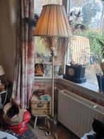 Prachtige oude vloerlamp met plissé lampenkap brocante Mid C, Antiek en Kunst, Curiosa en Brocante, Ophalen