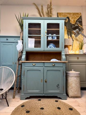 Brocante servieskast buffetkast vitrinekast retro vintage beschikbaar voor biedingen