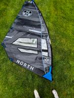 Northsails FreeRace 2022:  6.0 - 6.8 - 7.7 (MOET WEG❗️), Watersport en Boten, Windsurfen, Ophalen, Zo goed als nieuw, Minder dan 250 cm