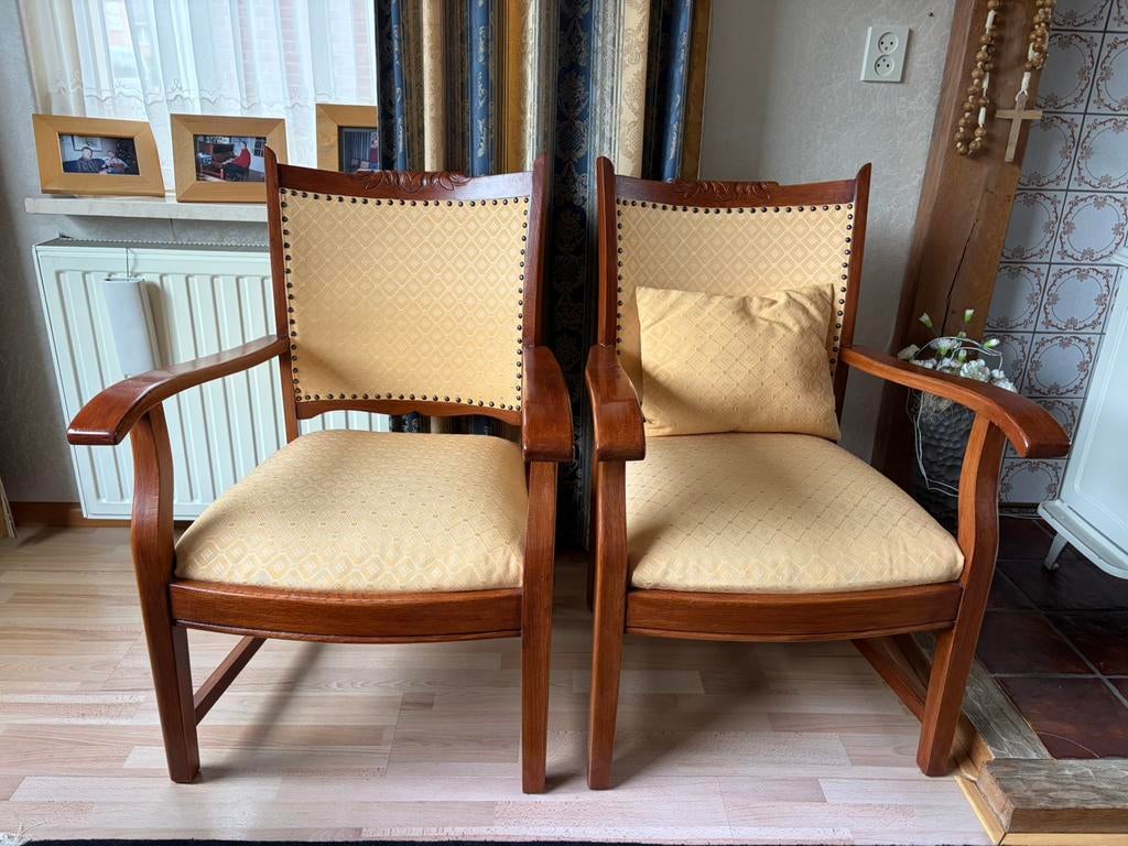 Set klassieke armstoelen – massief hout – nette staat, Ophalen