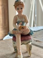 Beeldje ballerina / balletdanseres op barok stoeltje., Ophalen, Zo goed als nieuw, Mens