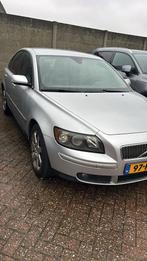 Volvo S40 1.8 Momentum, Auto's, Volvo, Voorwielaandrijving, 125 pk, Gebruikt, 4 cilinders