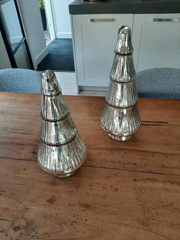 Zilveren glaswerk kerstbomen van Riviera Maison. beschikbaar voor biedingen