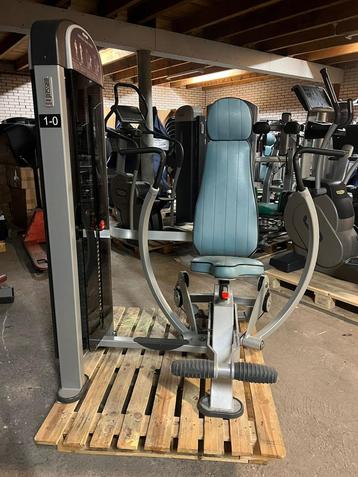 Panatta Xpression Line Chest Press. Zware stack (100kg) beschikbaar voor biedingen