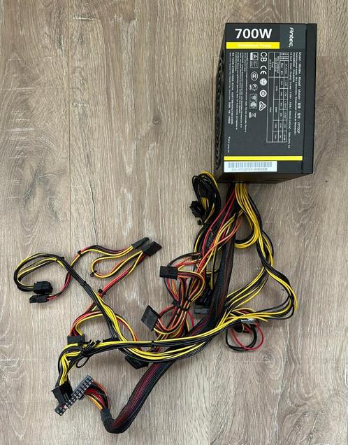 Antec 700 Watt Voeding, Computers en Software, Interne voedingen, Zo goed als nieuw, Ophalen of Verzenden