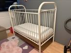 Baby bedje - wit - 120x60, Kinderen en Baby's, Kinderkamer | Bedden, Ophalen, Gebruikt, Minder dan 140 cm, Matras