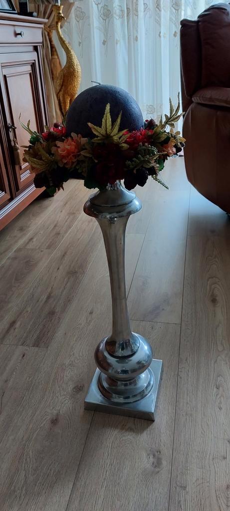 Pilaar Standaard met Kaars & Bloemenkrans, Huis en Inrichting, Woonaccessoires | Kandelaars en Kaarsen, Ophalen
