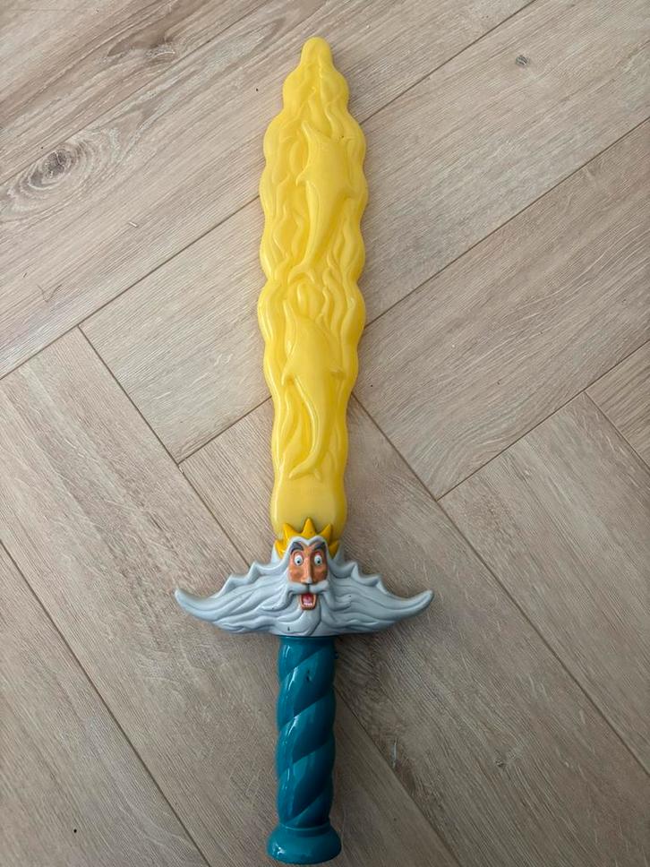 KONING TRITON ZWAARD (ARIEL DE KLEINE ZEEMEERMIN), Verzamelen, Disney, Zo goed als nieuw, Overige typen, Pocahontas of Kl. Zeemeermin