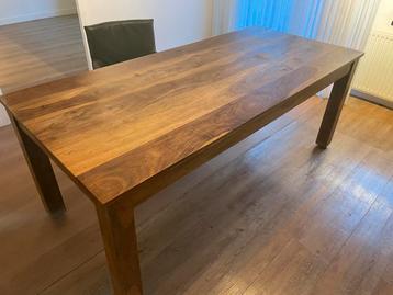 Houten Tafel - Robuust & Stijlvol beschikbaar voor biedingen