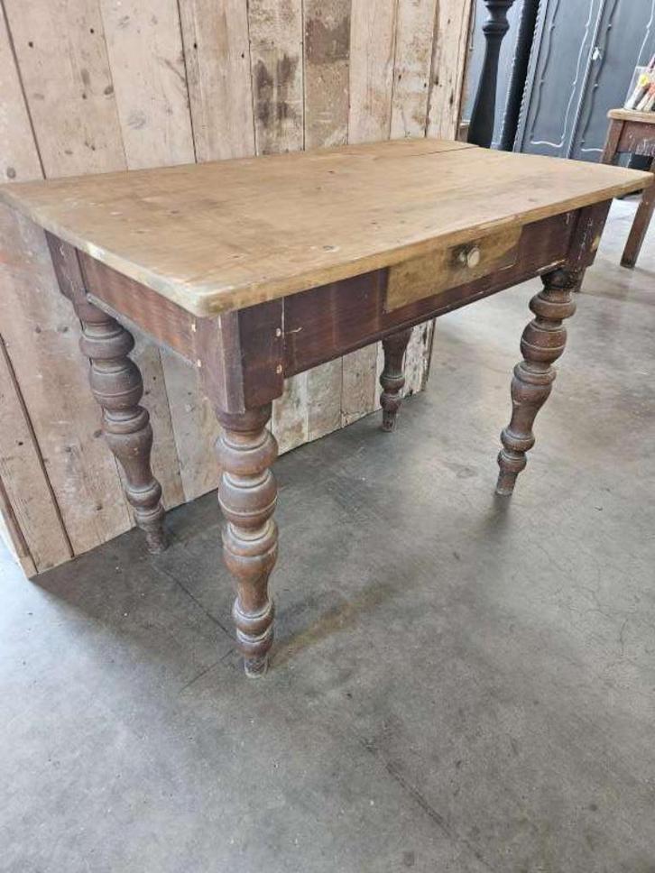 stoere oude tafel ``WOONWINKEL RUSTIEK``, Antiek en Kunst, Antiek | Meubels | Tafels, Ophalen
