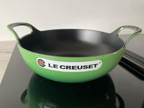 Le creuset 24 cm baltiwok, nieuw, Huis en Inrichting, Keuken | Potten en Pannen, Nieuw, Koekenpan of Braadpan, Gietijzer, Inductieplaat
