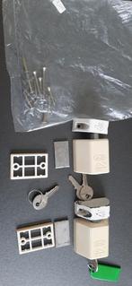 2 NEMEF Raamslotjes inclusief sleutels en ophoogplaatjes, Ophalen of Verzenden