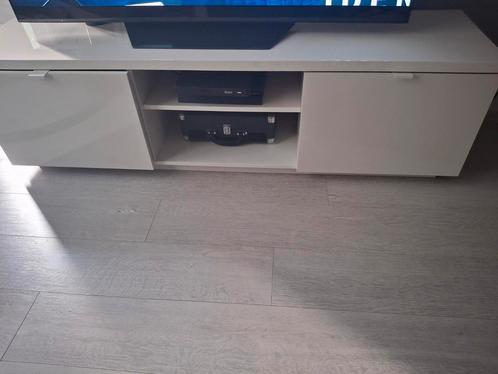 TV meubel IKEA byas, Huis en Inrichting, Kasten | Televisiemeubels, Zo goed als nieuw, Minder dan 100 cm, 150 tot 200 cm, 25 tot 50 cm
