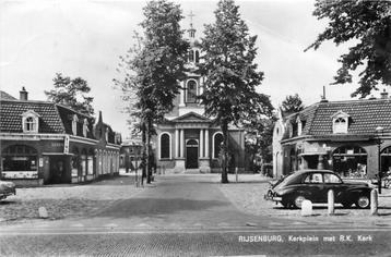 (304-088-025) Rijsenburg Kerkplein met RK Kerk beschikbaar voor biedingen