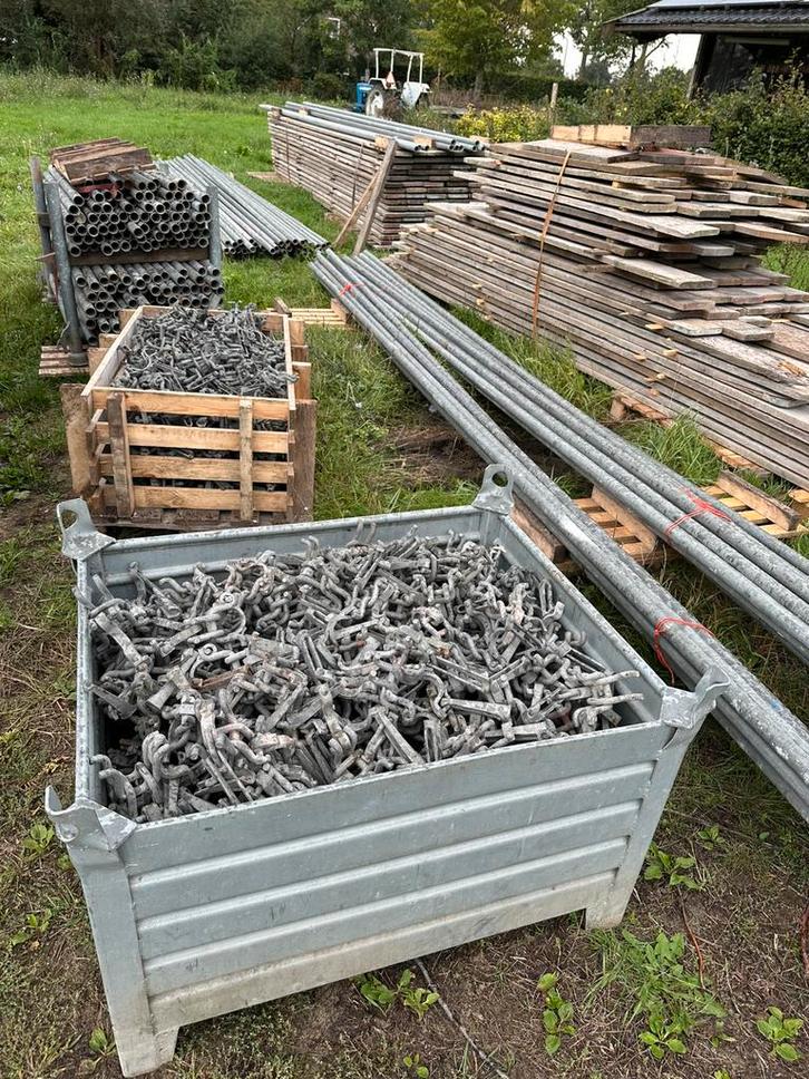 Stalen steiger met planken,koppelingen en houten ladders, Doe-het-zelf en Verbouw, Steigers, Zo goed als nieuw, Overige typen