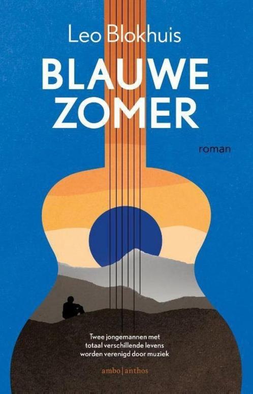 Leo Blokhuis - Blauwe zomer Paperback 2020, Boeken, Romans, Gelezen, Nederland, Ophalen of Verzenden