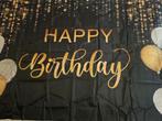 TE HUUR of TE KOOP doek Happy Birthday 180x110 zwart goud, Hobby en Vrije tijd, Feestartikelen, Ophalen of Verzenden, Nieuw, Versiering
