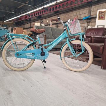 Blauwe kinderfiets beschikbaar voor biedingen