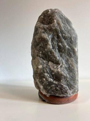 Zoutsteen op voet - 22cm - Nieuw beschikbaar voor biedingen