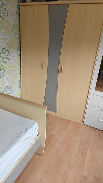 Complete tienerkamer met bureau, bed en kast beschikbaar voor biedingen