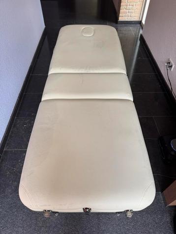 Massagetafel beschikbaar voor biedingen