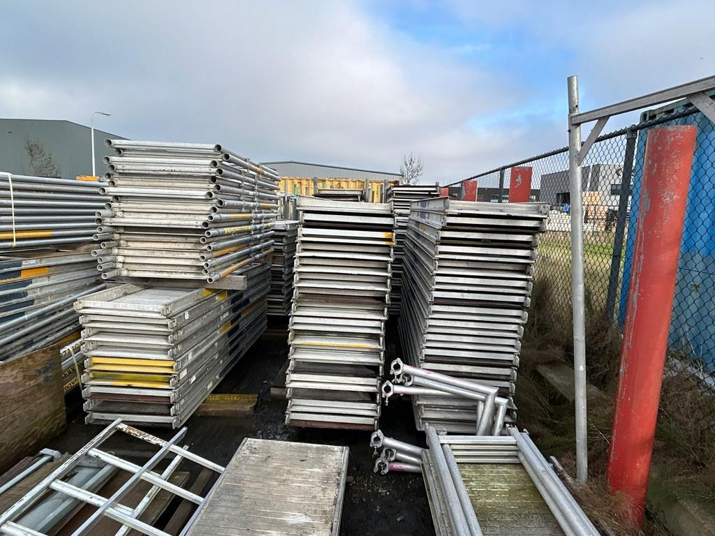 Gevelsteiger renovatie steiger altrex, Ophalen, Rolsteiger of Kamersteiger, 5 meter of hoger
