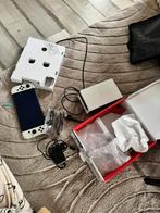 Nintendo switch  oled ongeveer 2 jaar oud met spel, Spelcomputers en Games, Spelcomputers | Nintendo Switch, Ophalen of Verzenden