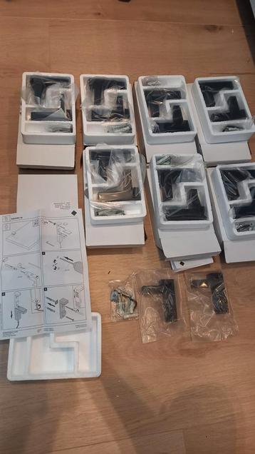 NIEUW!! 16 stuks Mat Zwart Verstelbare Glas / Plankendrager beschikbaar voor biedingen