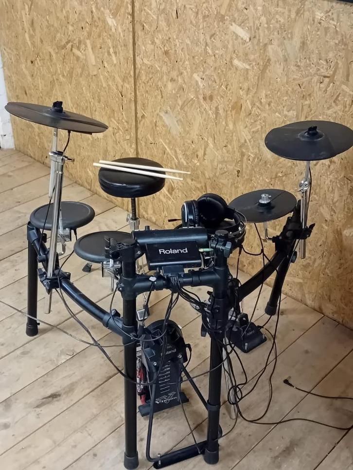 Roland drumstel elektrisch, zwart, model:TD-4, Muziek en Instrumenten, Drumstellen en Slagwerk, Gebruikt, Roland, Elektronisch