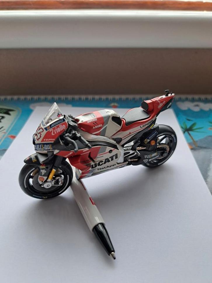 Ducati MotoGP Model - Schaalmodel, Hobby en Vrije tijd, Modelbouw | Auto's en Voertuigen, Zo goed als nieuw, Auto, 1:32 tot 1:50