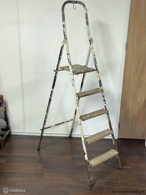Online Veiling: Huishoudtrap, 5-treeds, Doe-het-zelf en Verbouw, Ladders en Trappen, Gebruikt