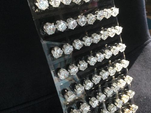 Oorbellen op display 68 stuks NIEUW, Sieraden, Tassen en Uiterlijk, Oorbellen, Nieuw, Overige materialen, Ophalen of Verzenden