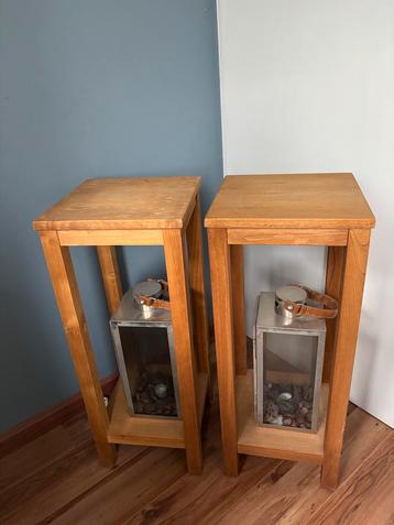 2 Massief houten hoge tafeltjes beschikbaar voor biedingen