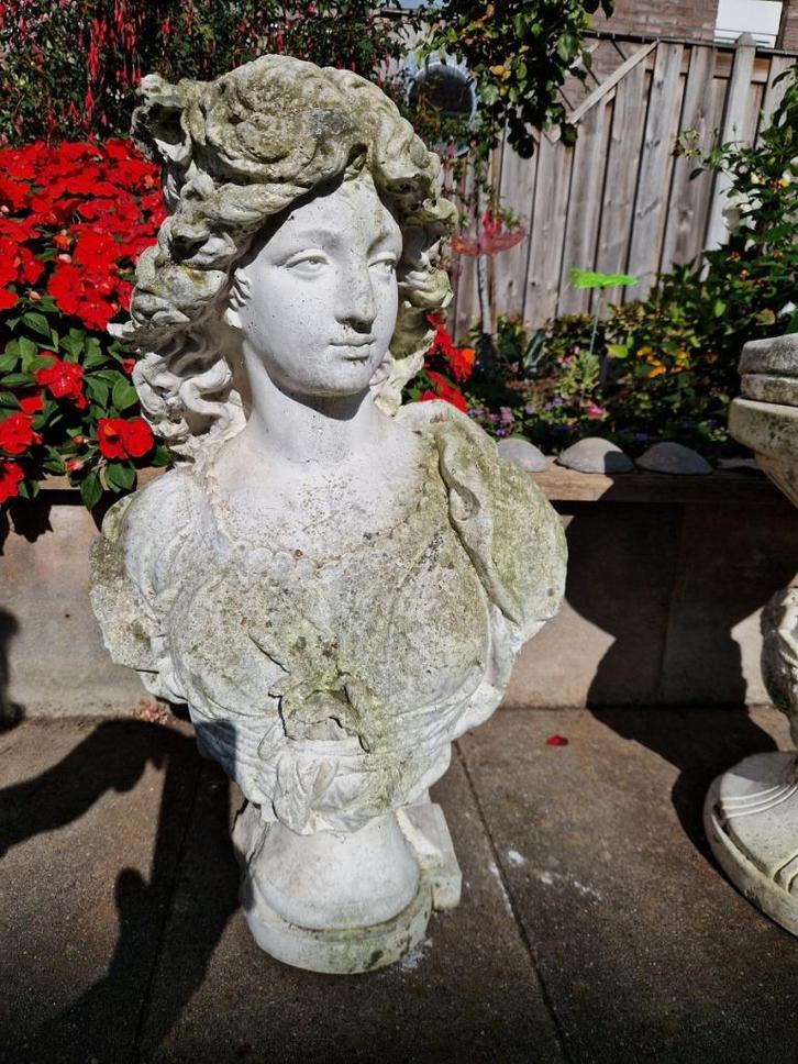 Grieks/Romeins vrouwen buste 65cm hoog +meer beelden,dieren., Tuin en Terras, Tuinbeelden, Zo goed als nieuw, Ophalen of Verzenden