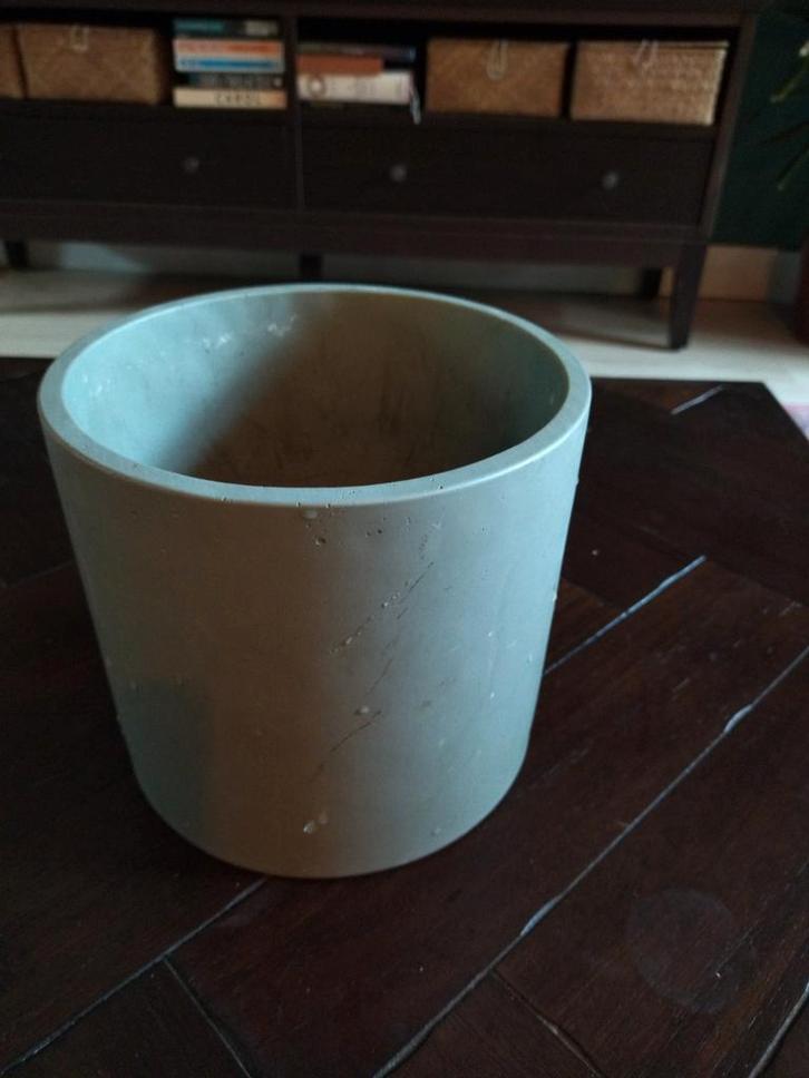Blauwgrijze plantenpot, Tuin en Terras, Bloempotten, Gebruikt, Beton, Binnen, Balkon, Tuin, Minder dan 40 cm, Minder dan 25 cm