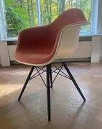 DAR Vitra, vaste stoffering en zwarte essen poten, Huis en Inrichting, Ophalen, Overige materialen, Zo goed als nieuw, Eén