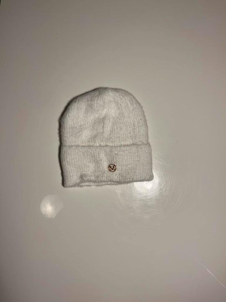 Warme witte muts, Kleding | Dames, Mutsen, Sjaals en Handschoenen, Nieuw, Muts, Maat 38/40 (M), Ophalen of Verzenden