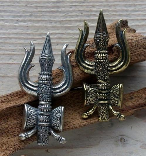 Trishula Hanger - Hindu - Hindoeïsme - Shiva, Sieraden, Tassen en Uiterlijk, Kettinghangers, Nieuw, Overige materialen, Overige kleuren
