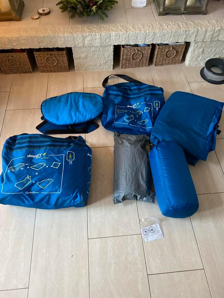 Quechua luchtbed met hoeslaken en kussen en slaapzak ineen, Caravans en Kamperen, Kampeeraccessoires, Zo goed als nieuw, Ophalen