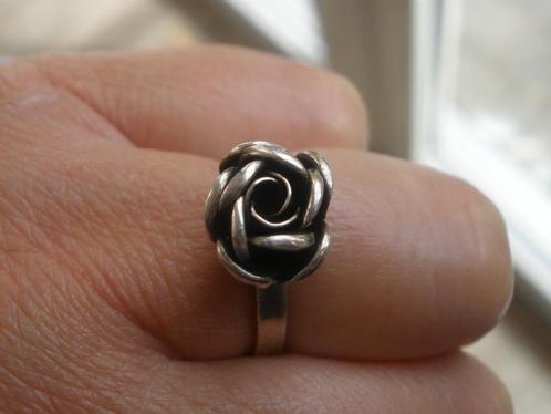Zilveren Ring Roosje Teka Theodor Klotz uit Zeeuwse boedel., Sieraden, Tassen en Uiterlijk, Ringen, Zo goed als nieuw, Dame, 17 tot 18