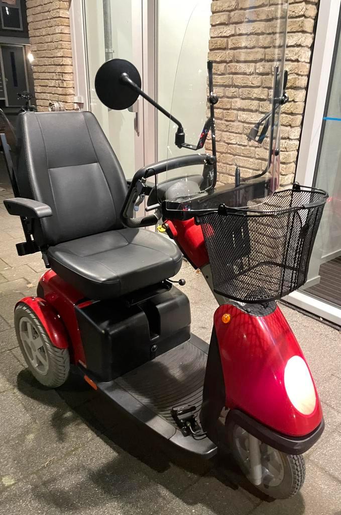 Scootmobiel trophy 6 voet en dubbele handgas, Diversen, Brommobielen en Scootmobielen, Zo goed als nieuw, Sterling, 15 km of minder