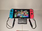 NINTENDO SWITCH NIEUW MODEL (2023) MARIO KART BUNDEL, Spelcomputers en Games, Ophalen of Verzenden, Gebruikt, Met 2 controllers
