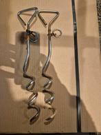 2 grondhaken voor de hond., Ophalen of Verzenden