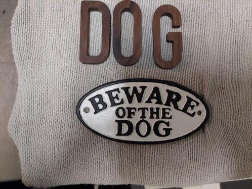 Beware of the dog / Gietijzer & houten letters / D O G, Dieren en Toebehoren, Honden-accessoires, Zo goed als nieuw, Ophalen of Verzenden