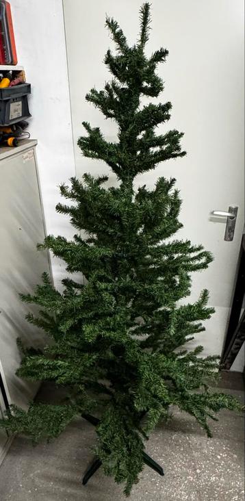 Kerstboom nep 180cm hoog beschikbaar voor biedingen