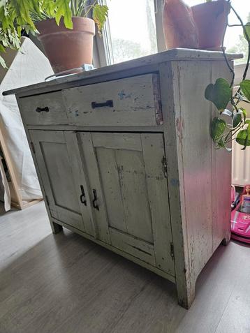 Vintage commode beschikbaar voor biedingen