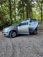 Toyota Yaris 1.3 16V Vvti 5DR Linea Terra 2004 Grijs, Auto's, Toyota, Voorwielaandrijving, 400 kg, Handgeschakeld, Grijs