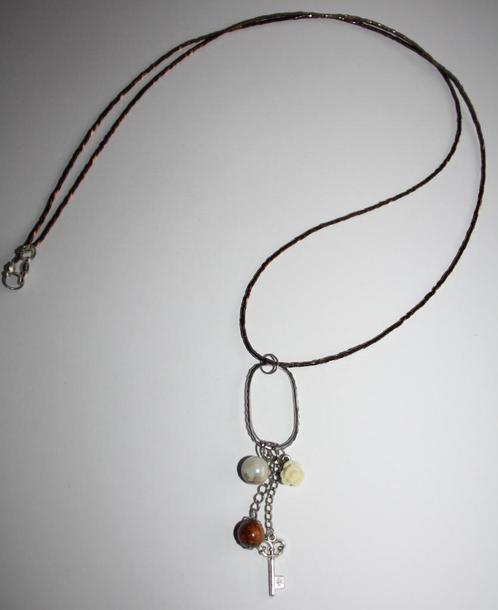 Lange bruine ketting met roosje, kralen en sleutel, Sieraden, Tassen en Uiterlijk, Kettingen, Nieuw, Overige materialen, Bruin