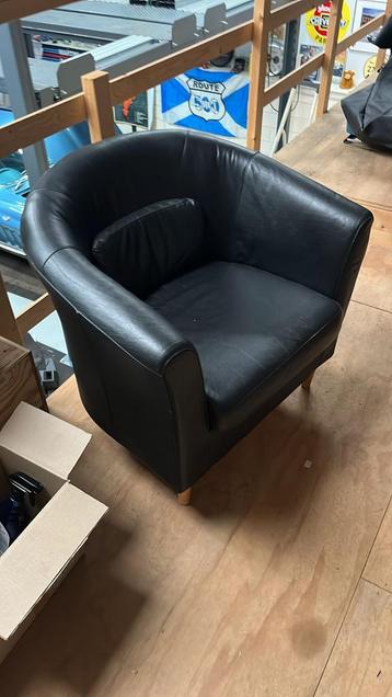 Zwarte leren IKEA fauteuil beschikbaar voor biedingen
