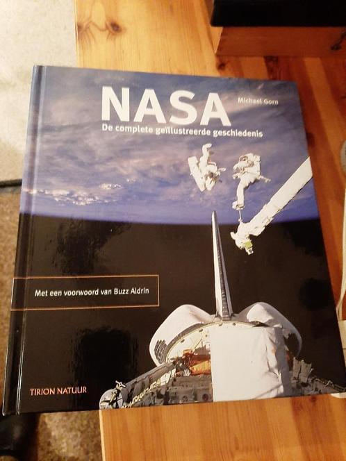 NASA de geillustreerde geschiedenis Michael Gorn ruimtevaart, Boeken, Geschiedenis | Wereld, Zo goed als nieuw, Overige gebieden